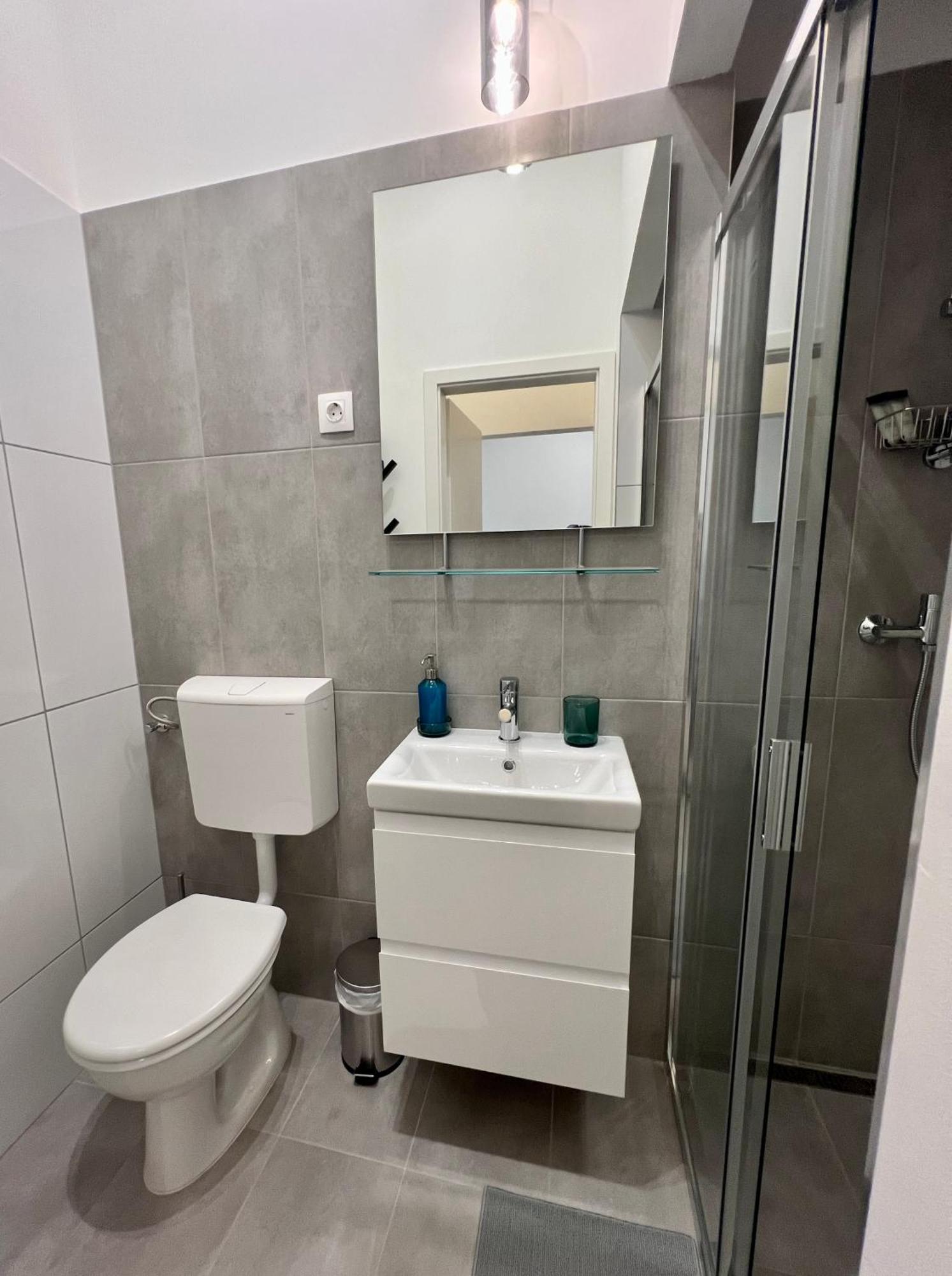 Minimalistic Apartment & Studio In Heart Street Budapest Exteriör bild