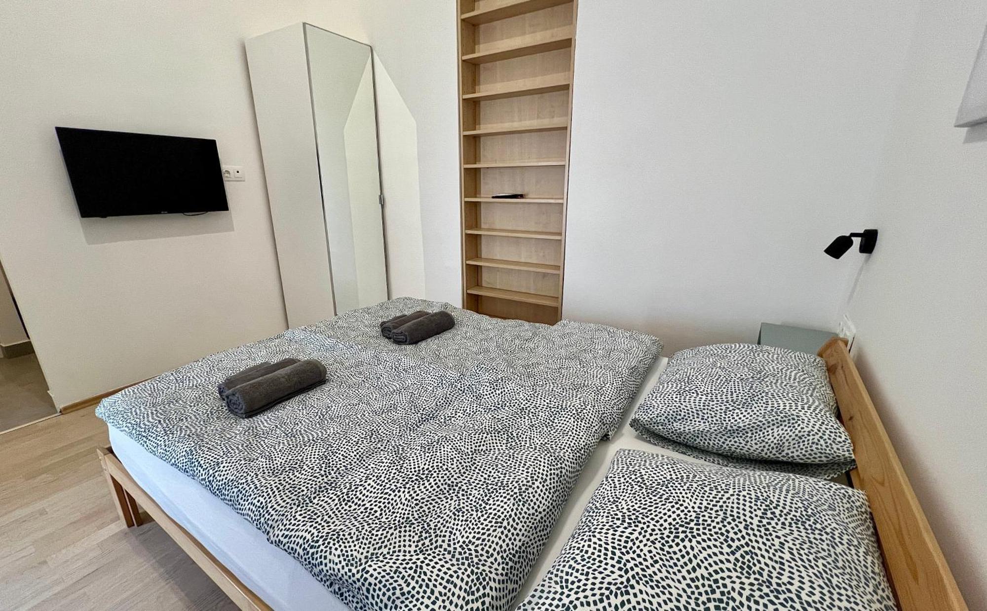 Minimalistic Apartment & Studio In Heart Street Budapest Exteriör bild